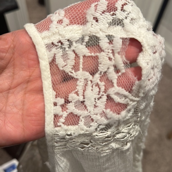 Bundle of 3 long sleeved tops with lace feature in various colors - Picture 12 of 13